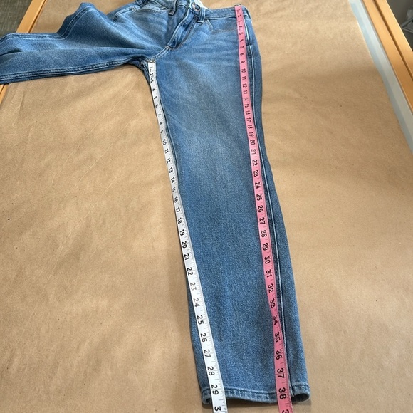 Hollister Curvey High Rise Mom Skinny Jean Sz OOL/W23L29 - Picture 6 of 13